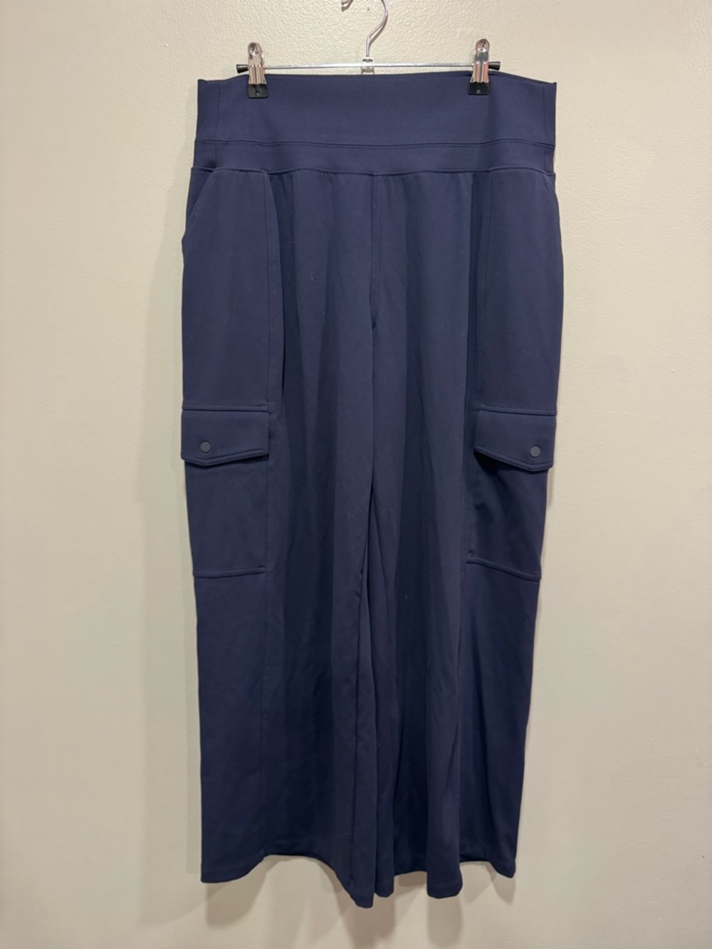 Athleta Venice High Rise Wise Leg Cargo Pant in Navy Blue Size Large Petite